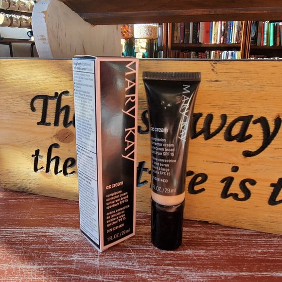 CC Cream - Light to Medium Cover Cream Sunscreen SFP 15 - Mary Kay - Picture 8 of 10